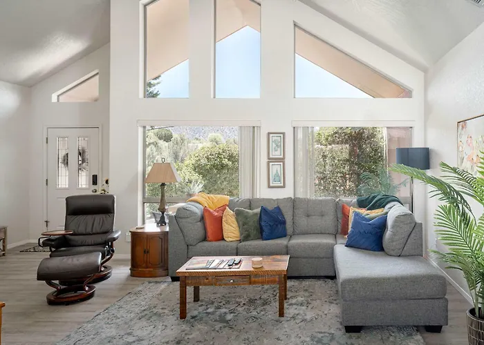 Red Rock Vista Home - Luxe Comfort & Breathtaking Views